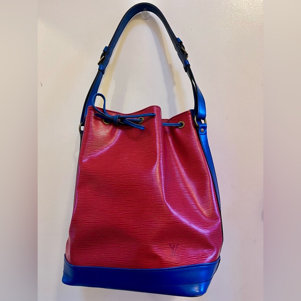 Authentic, rare Louis Vuitton Epi Noe
